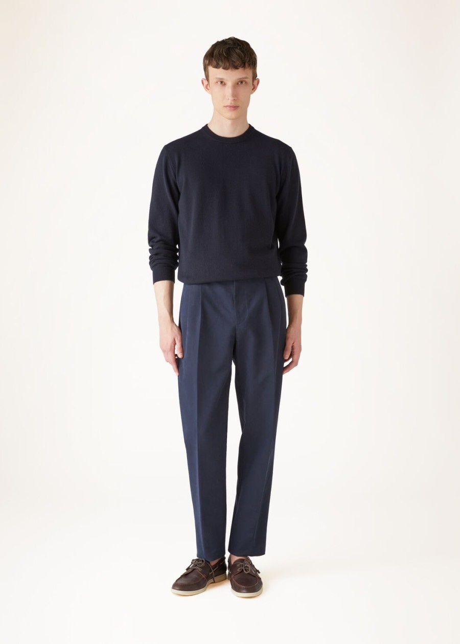 klasyczny sweter z okrągłym dekoltem baby cashmere w kolorze granatowym