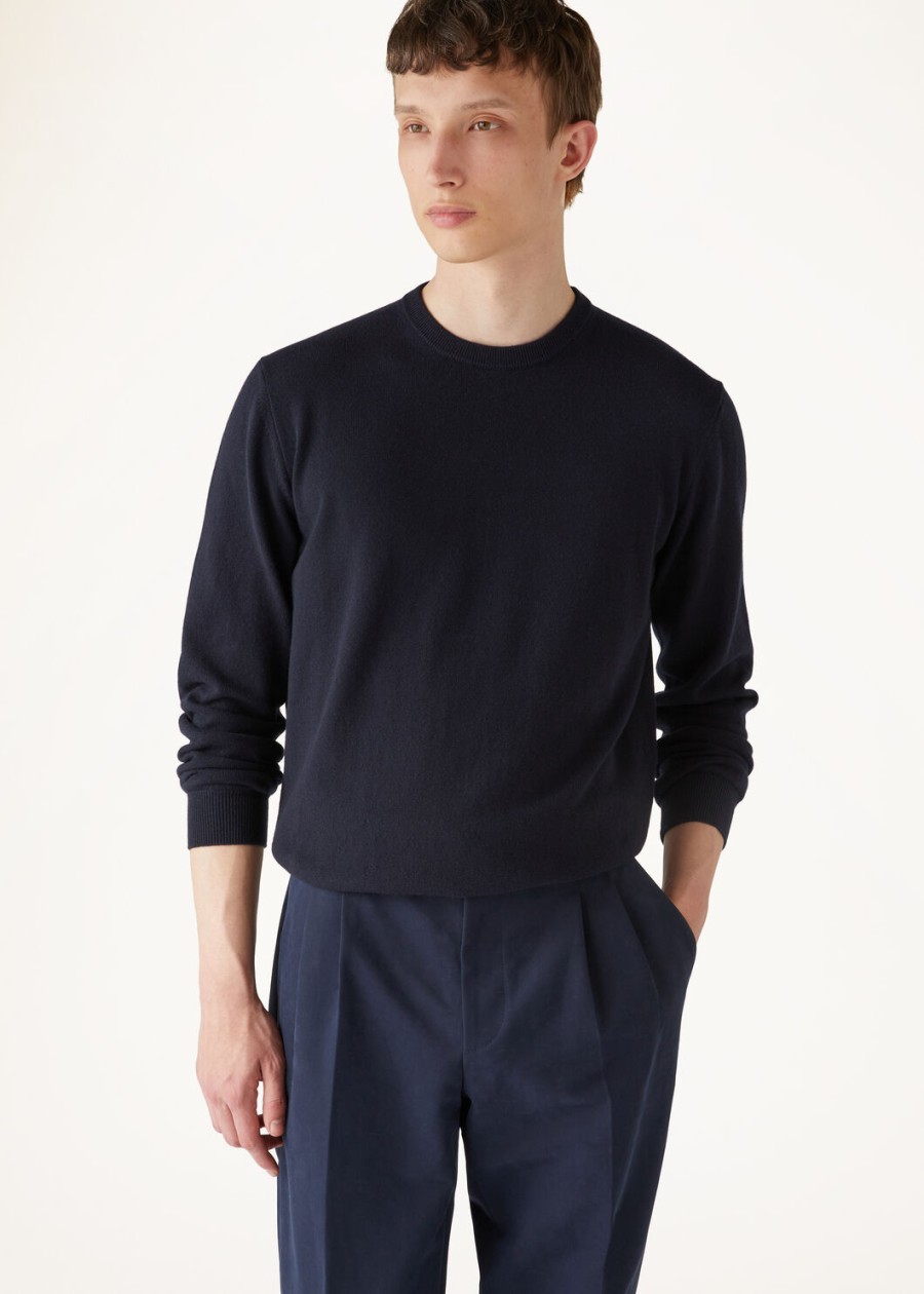 klasyczny sweter z okrągłym dekoltem baby cashmere w kolorze granatowym