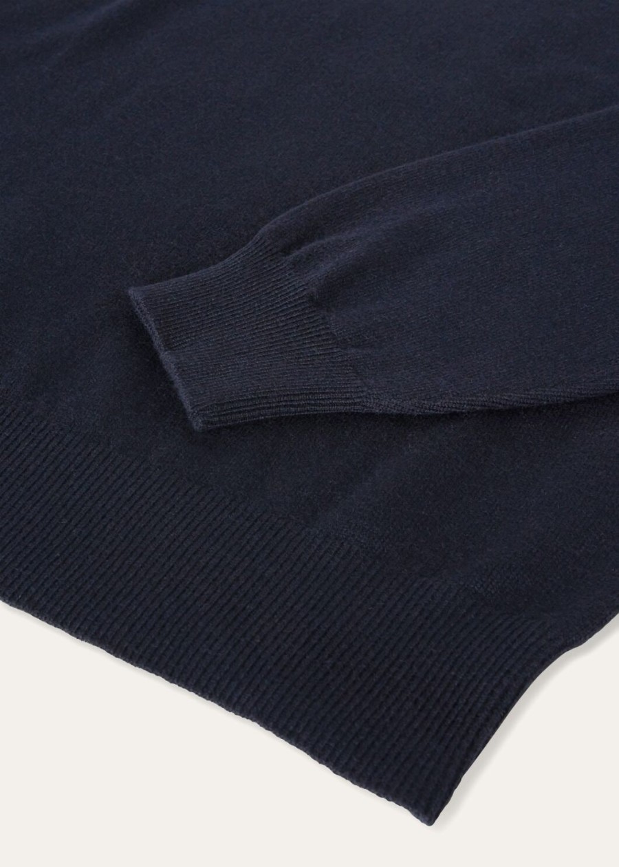 klasyczny sweter z dekoltem w serek baby cashmere w kolorze granatowym