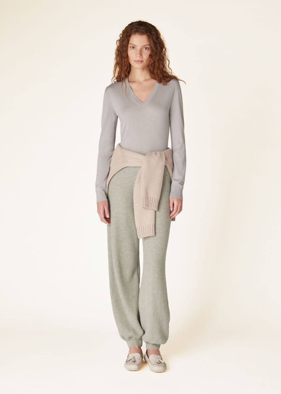 nowa piuma v-neck cashmere w kolorze szaro-niebieskim z dżinsem